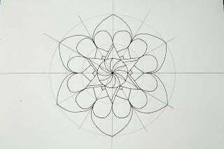 this is the image of a simple mandala design made with basic shapes